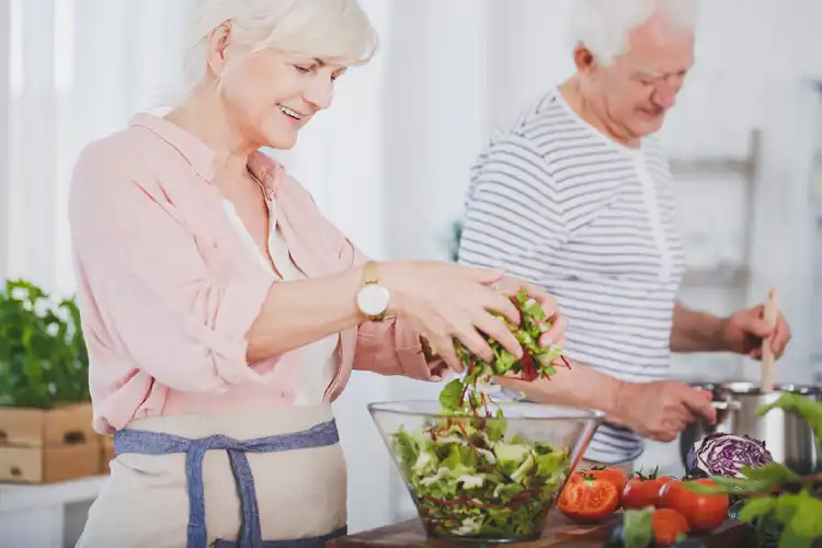 yaşlılarda beslenme önerileri